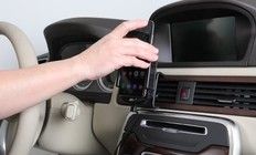 Brodit Qi trdls aktiv holder med sig-kontakt 718190