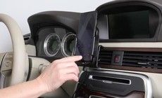 Brodit Qi trdls aktiv holder med sig-kontakt 718191