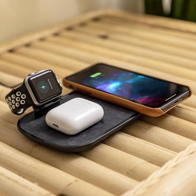 Mophie 3 in 1 Wireless Charging Pad Mophie 3 in 1 Wireless Charging Pad
