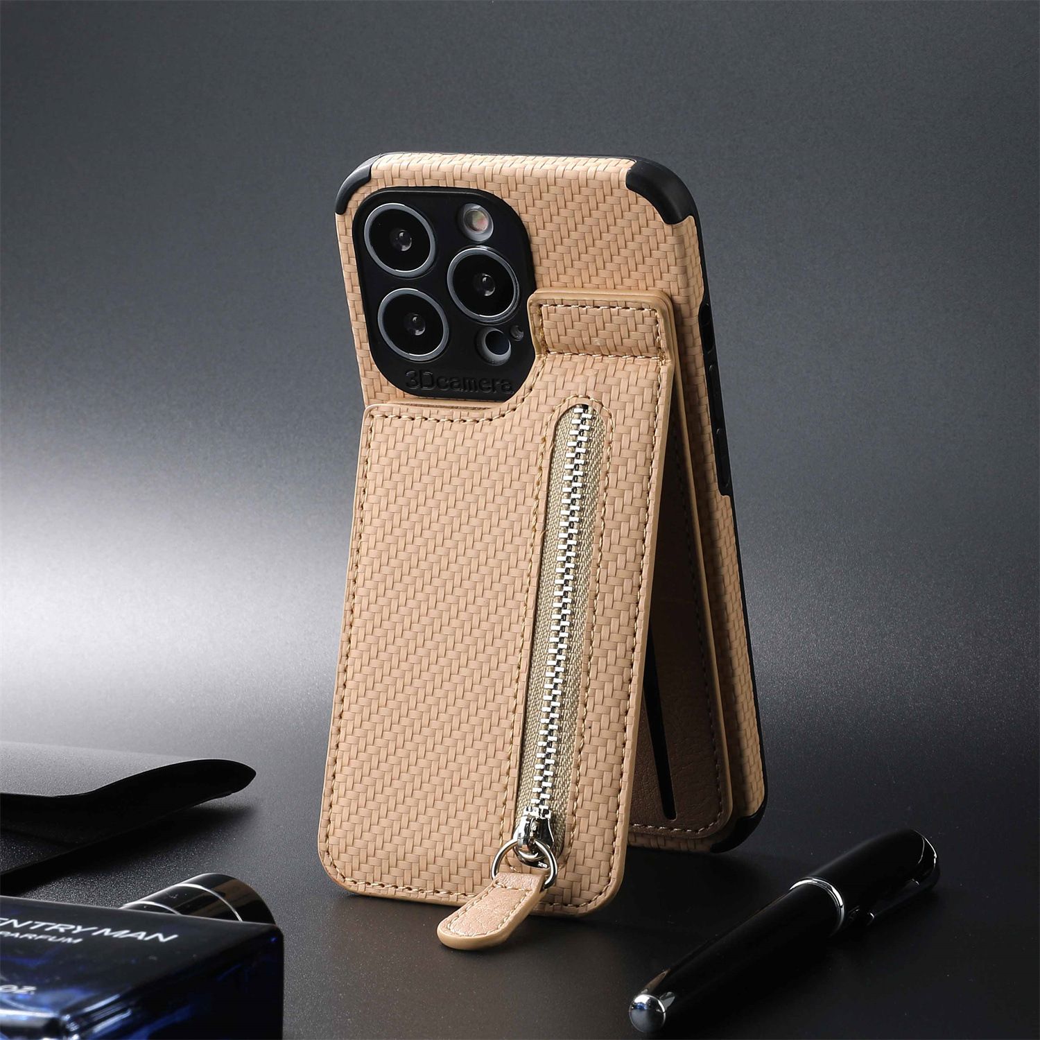 Trolsk lommebokdeksel med magnet (iPhone 15) - Beige